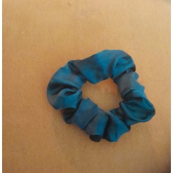 donker groene scruncie